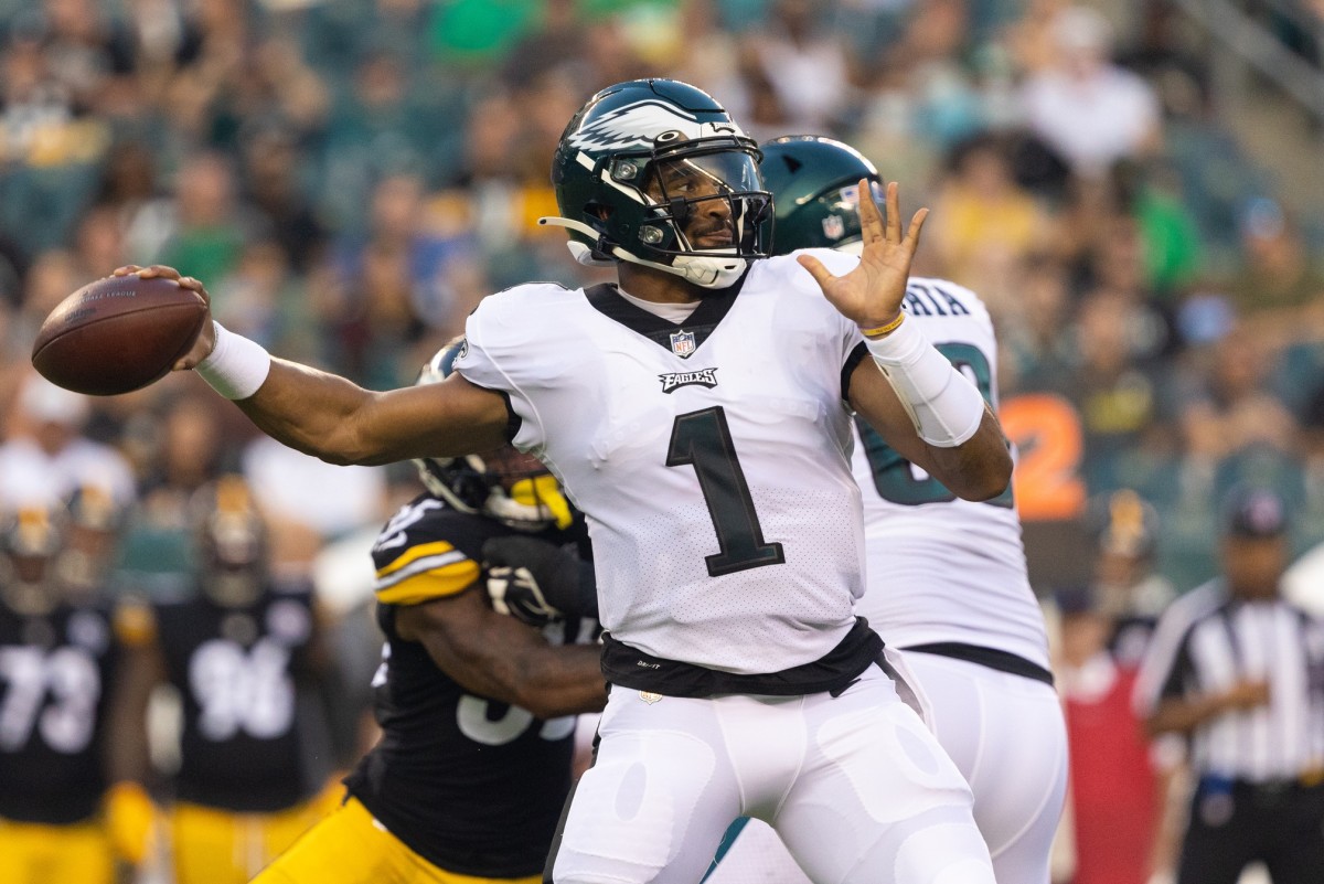 Jalen Hurts readies to throw in Thursday night's preseason game against the Pittsburgh Steelers at Lincoln Financial Field